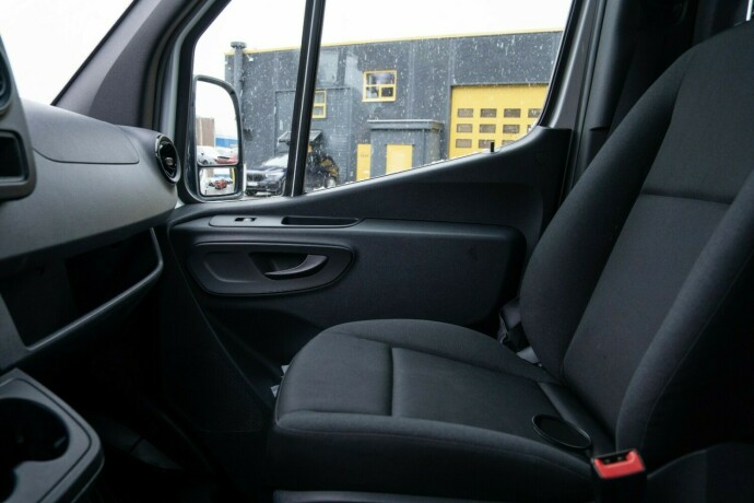 mercedes-benz-sprinter-diesel-2019-big-13