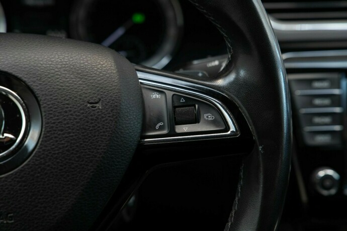 skoda-superb-diesel-2017-big-15