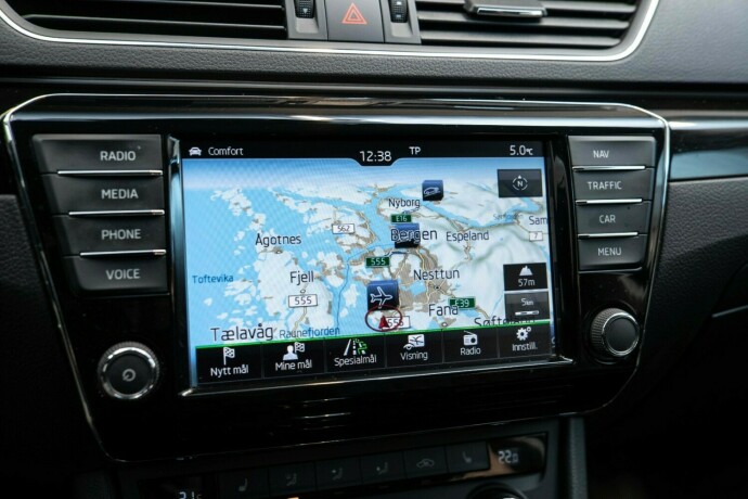 skoda-superb-diesel-2017-big-23