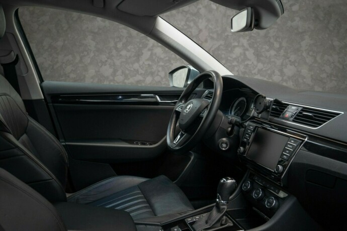 skoda-superb-diesel-2016-big-33