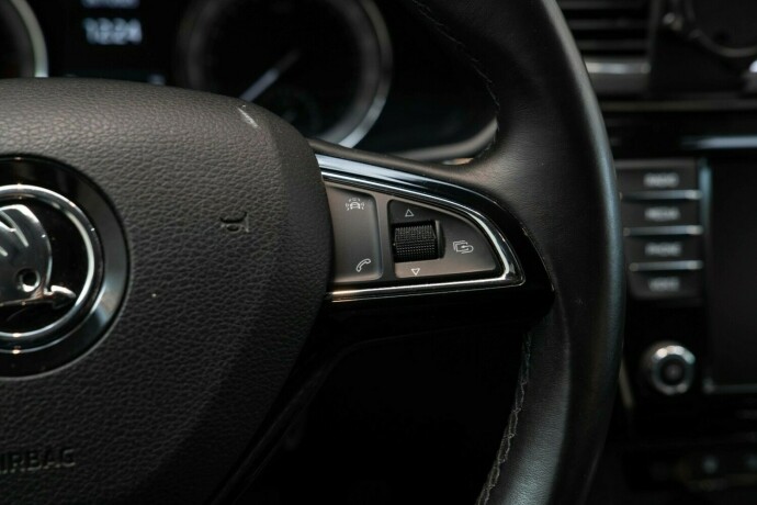 skoda-superb-diesel-2016-big-15