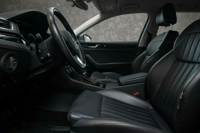 skoda-superb-diesel-2016-big-26