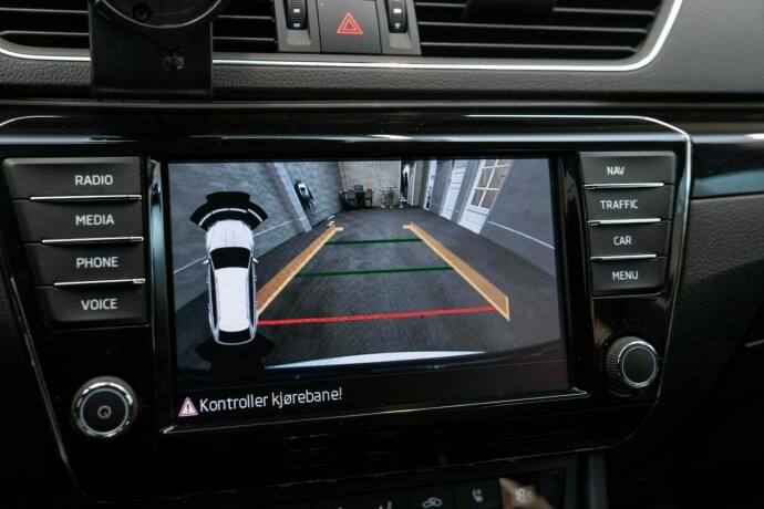 skoda-superb-diesel-2016-big-21