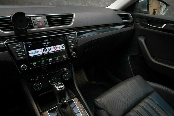 skoda-superb-diesel-2016-big-16