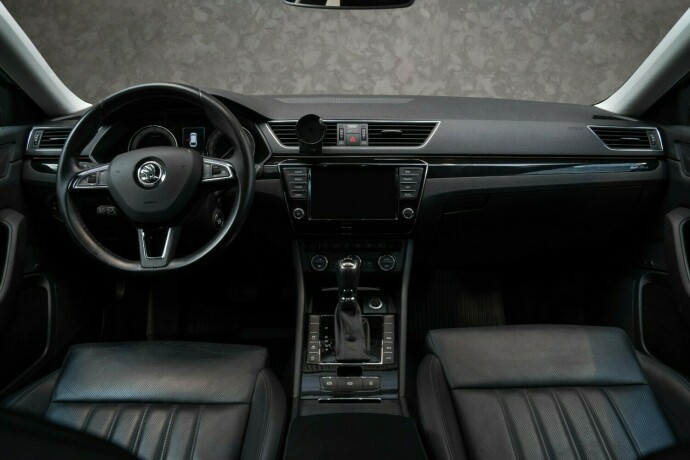 skoda-superb-diesel-2016-big-31