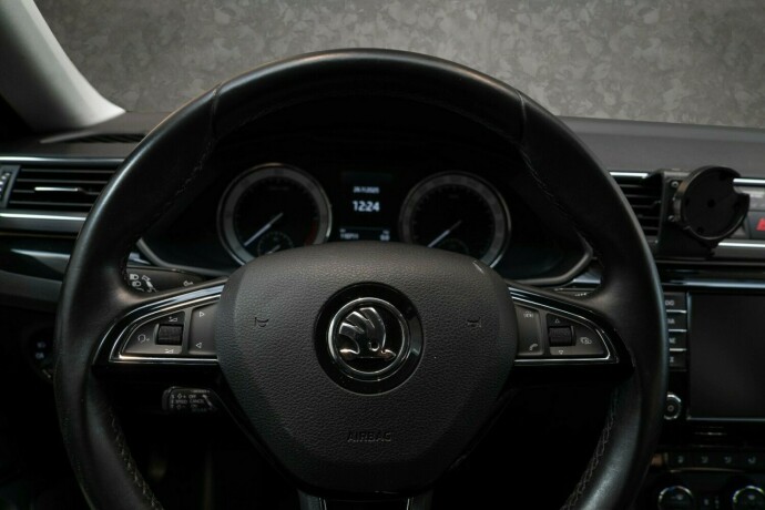 skoda-superb-diesel-2016-big-13