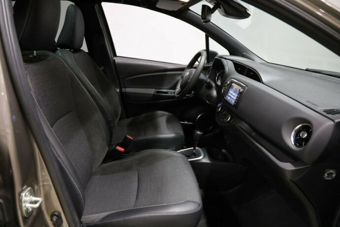 toyota-yaris-elektrisitetbensin-2017-big-11