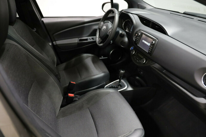 toyota-yaris-elektrisitetbensin-2017-big-10