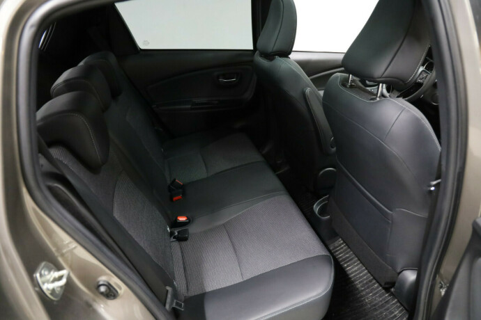 toyota-yaris-elektrisitetbensin-2017-big-12