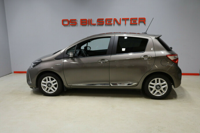 toyota-yaris-elektrisitetbensin-2017-big-3