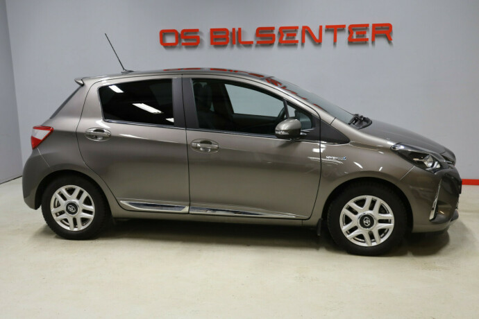 toyota-yaris-elektrisitetbensin-2017-big-2