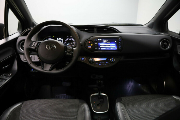 toyota-yaris-elektrisitetbensin-2017-big-9