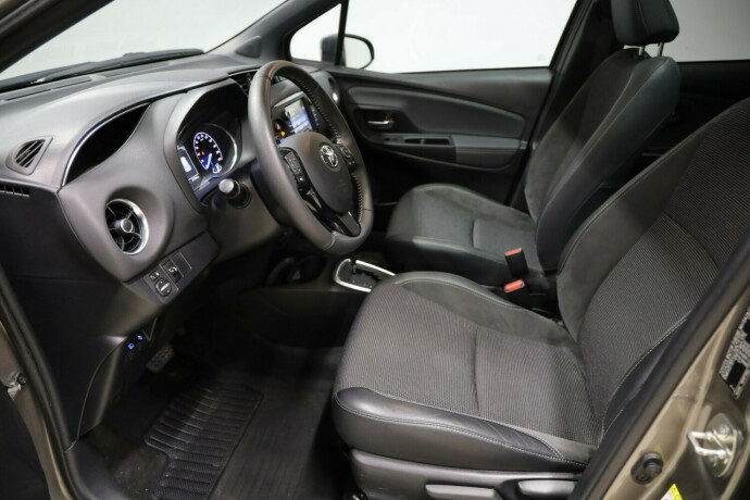 toyota-yaris-elektrisitetbensin-2017-big-8