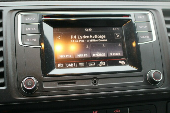 volkswagen-transporter-diesel-2018-big-13