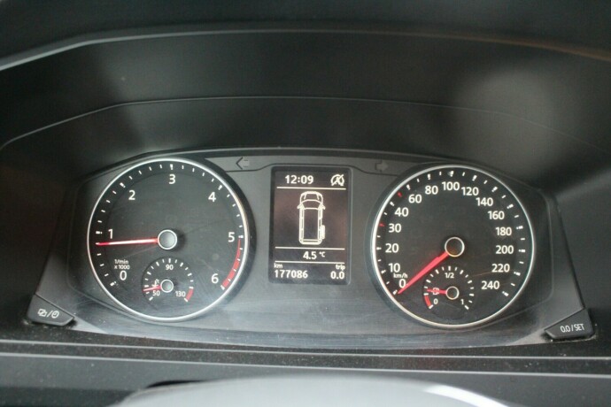 volkswagen-transporter-diesel-2018-big-9