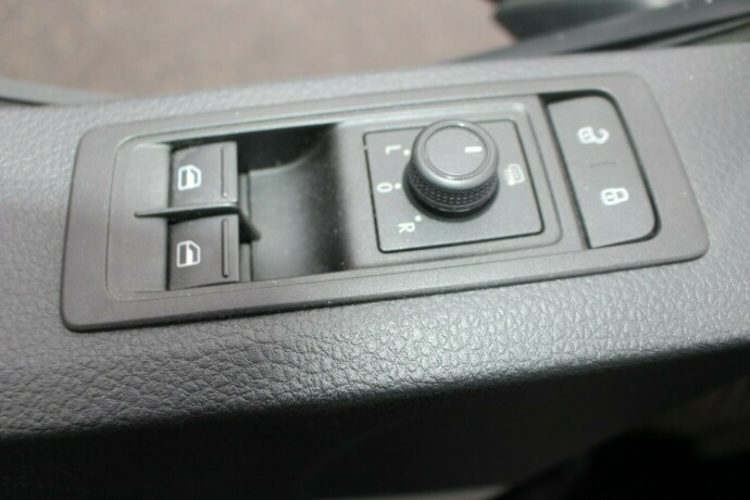 volkswagen-transporter-diesel-2018-big-8