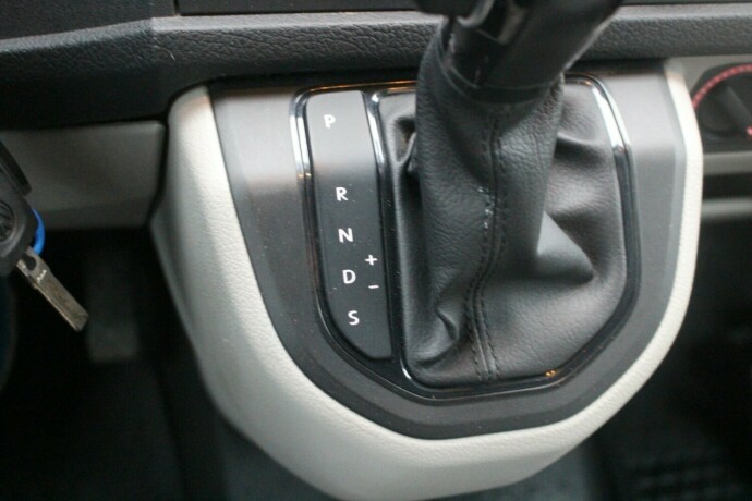 volkswagen-transporter-diesel-2018-big-14