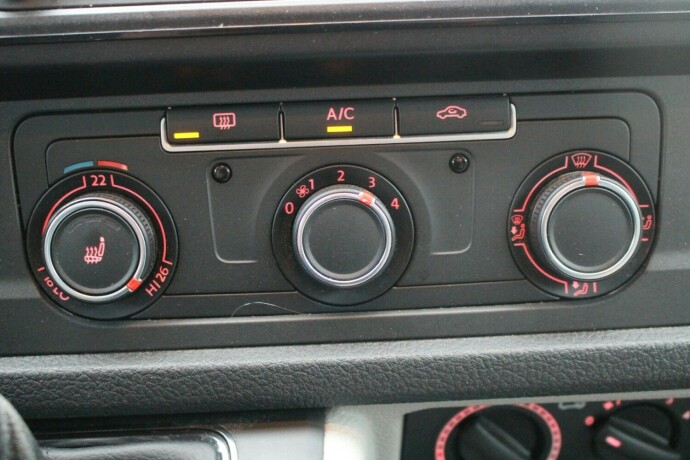 volkswagen-transporter-diesel-2018-big-15