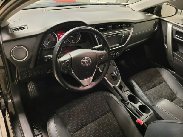 toyota-auris-bensin-2014-big-16