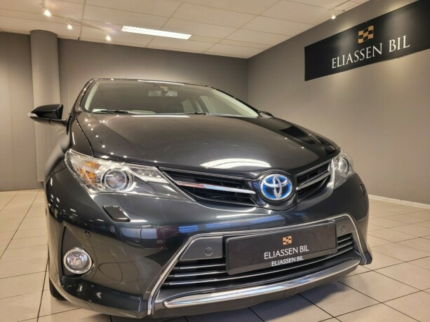 toyota-auris-bensin-2014-big-8