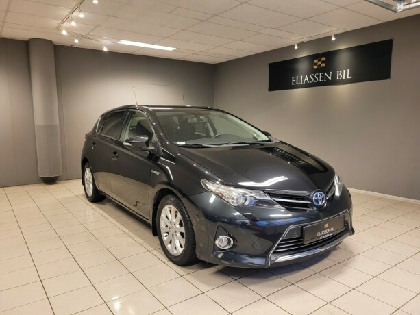 toyota-auris-bensin-2014-big-9