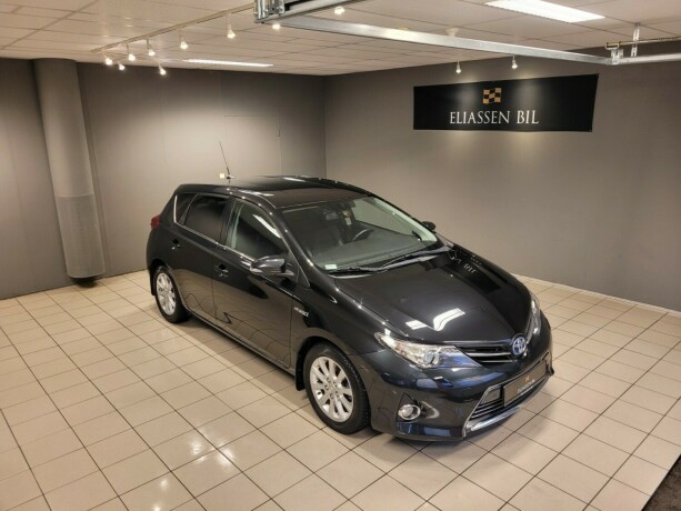 toyota-auris-bensin-2014-big-2