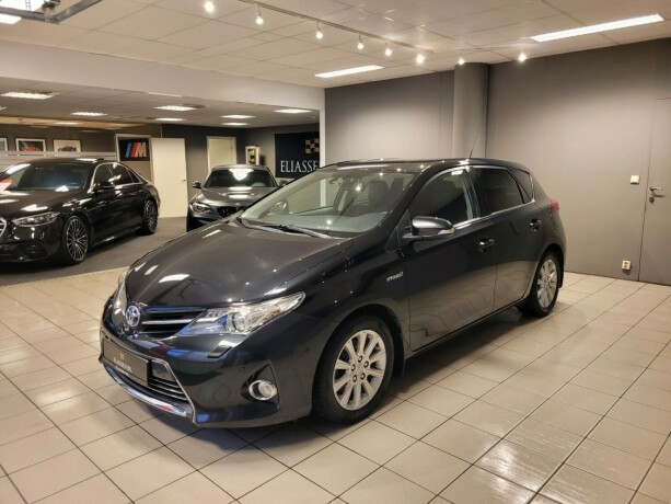 toyota-auris-bensin-2014-big-7