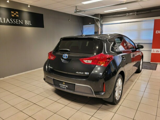 toyota-auris-bensin-2014-big-5