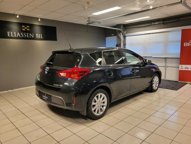 toyota-auris-bensin-2014-big-4