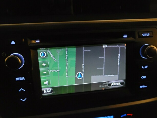 toyota-auris-bensin-2014-big-21