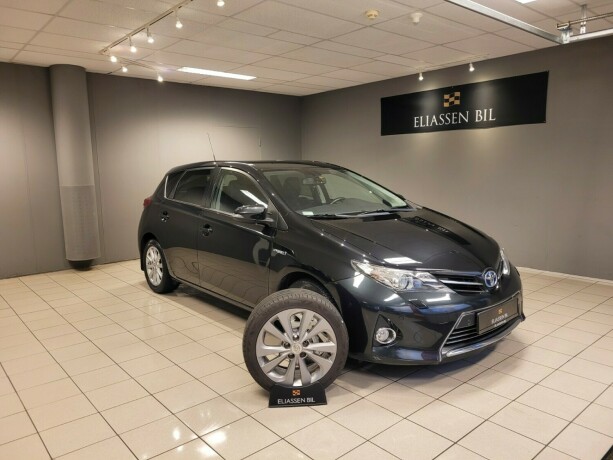 toyota-auris-bensin-2014-big-0