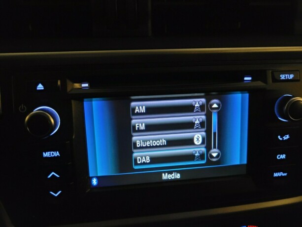 toyota-auris-bensin-2014-big-22