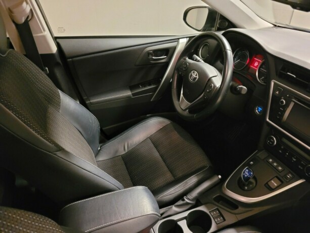 toyota-auris-bensin-2014-big-12