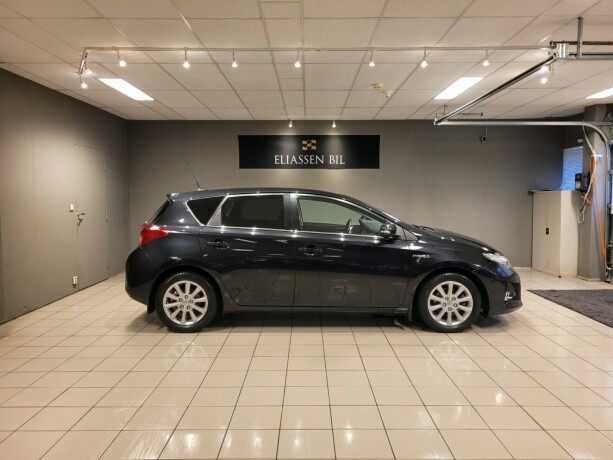 toyota-auris-bensin-2014-big-3