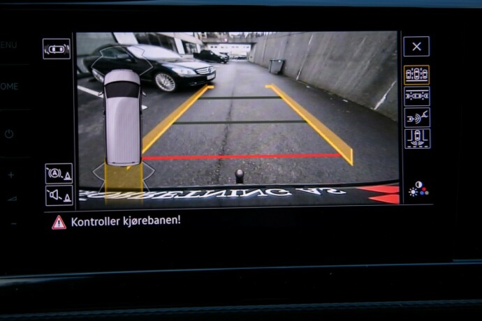 volkswagen-transporter-diesel-2021-big-13