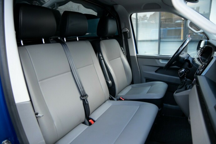 volkswagen-transporter-diesel-2021-big-9