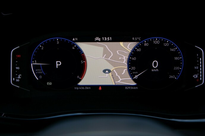 volkswagen-transporter-diesel-2021-big-11