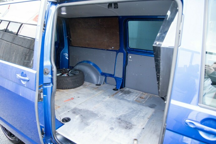 volkswagen-transporter-diesel-2021-big-8