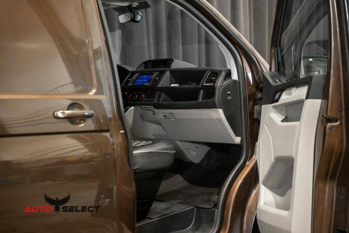 volkswagen-transporter-diesel-2017-big-14