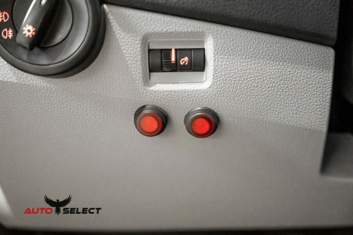 volkswagen-transporter-diesel-2017-big-22