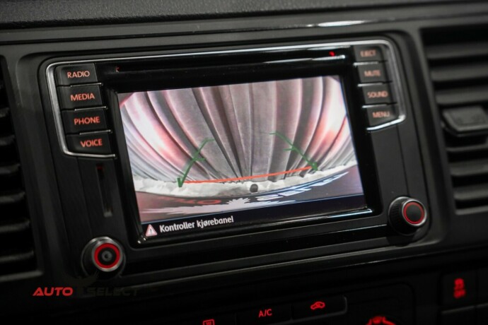 volkswagen-transporter-diesel-2017-big-36