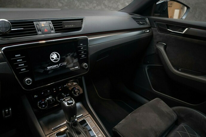 skoda-superb-elektrisitetbensin-2021-big-16