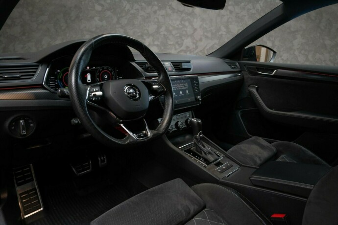 skoda-superb-elektrisitetbensin-2021-big-29