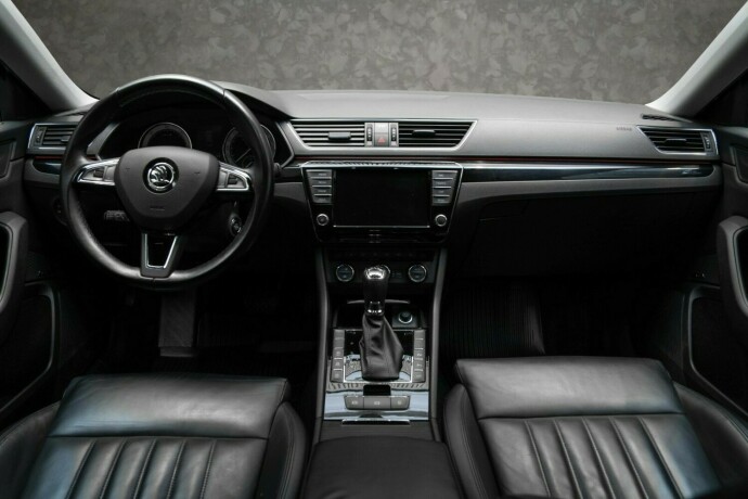 skoda-superb-diesel-2017-big-31