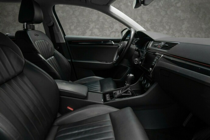 skoda-superb-diesel-2017-big-32