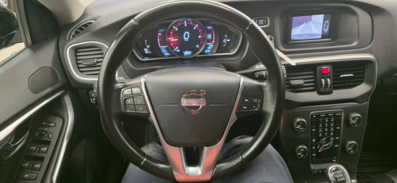 volvo-v40-diesel-2012-big-8