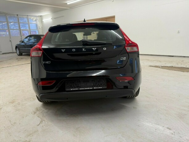 volvo-v40-diesel-2012-big-4