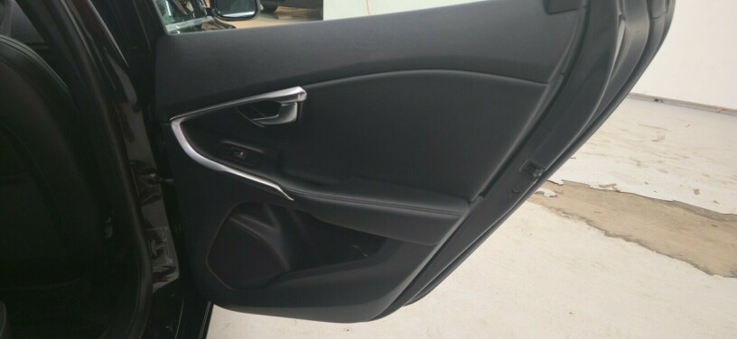 volvo-v40-diesel-2012-big-19