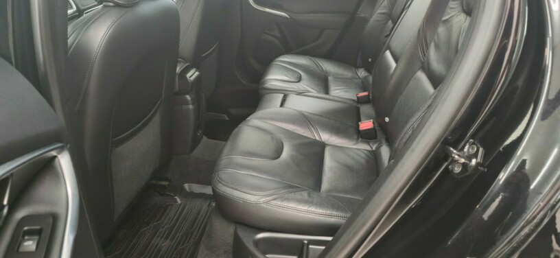 volvo-v40-diesel-2012-big-16