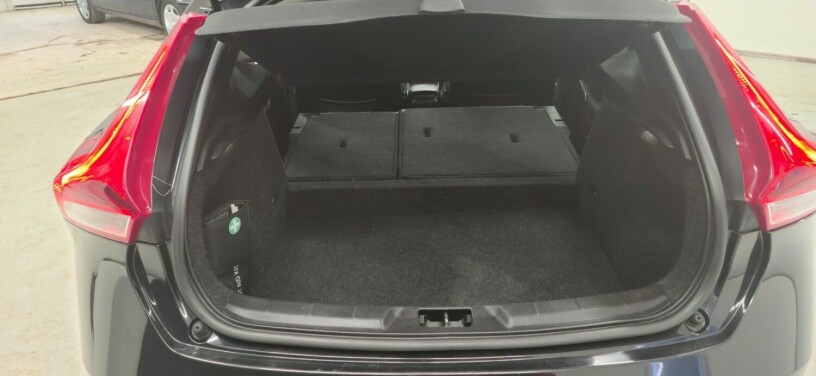 volvo-v40-diesel-2012-big-22